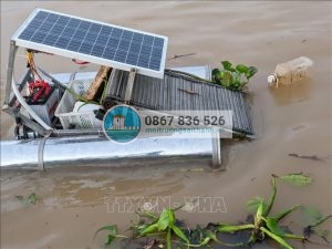 Máy vớt rác WSCA 2.0 vận hành tại sông Hoài (Quảng Nam).